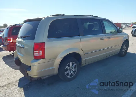 2010 Chrysler Town & Country Touring из США, поврежденный, VIN 2A4RR5D10AR271784